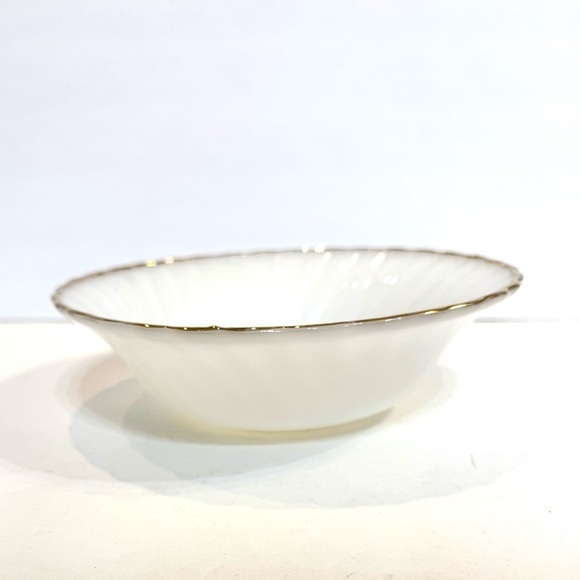 Anchor Hocking Fire King Swirl Milk Glass 8 1/2" Serving Bowl Gold Rim Vintage - Picture 2 of 6